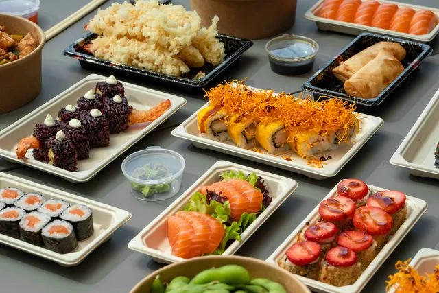 寿司と刺身の盛り合わせ